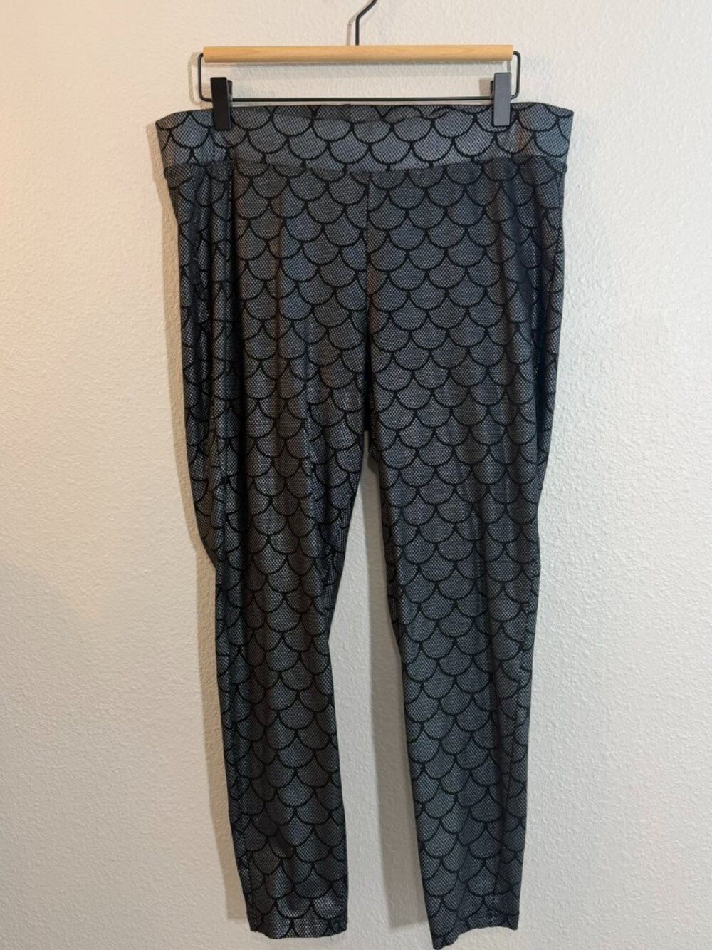 Torrid High Waist Leggings Black Silver Metallic Mermaid Fish Scale Womens 2X